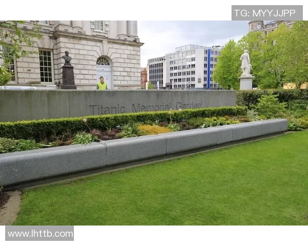 现代足球明星全景解析与成就回顾，探索他们的传奇故事与影响力