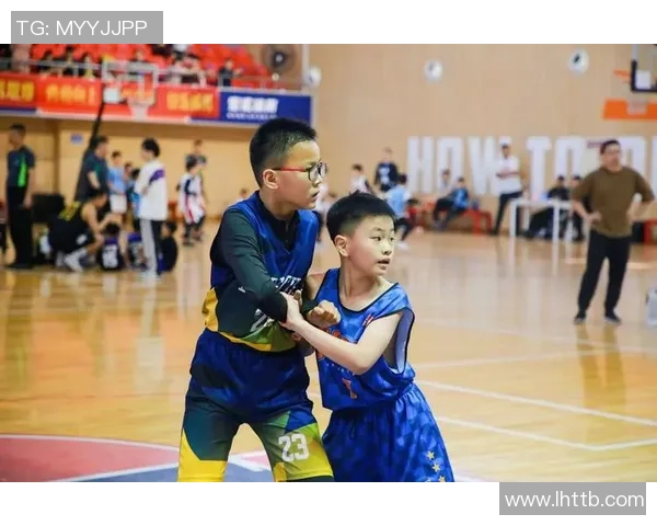 篮球足球明星萌娃齐聚一堂展现运动魅力与童趣无限的精彩瞬间 篮球足球明星萌娃齐聚一堂展现运动魅力与童趣无限的精彩瞬间